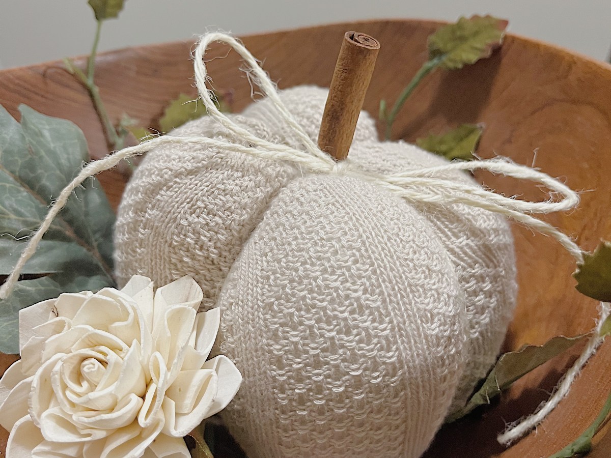 Fall Crafts: No-Sew Sock&nbsp;Pumpkins